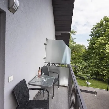 Kikoeto Anna Balatonboglar
