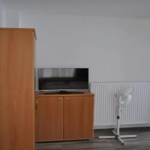 Kikoeto Anna Балатонбоглар